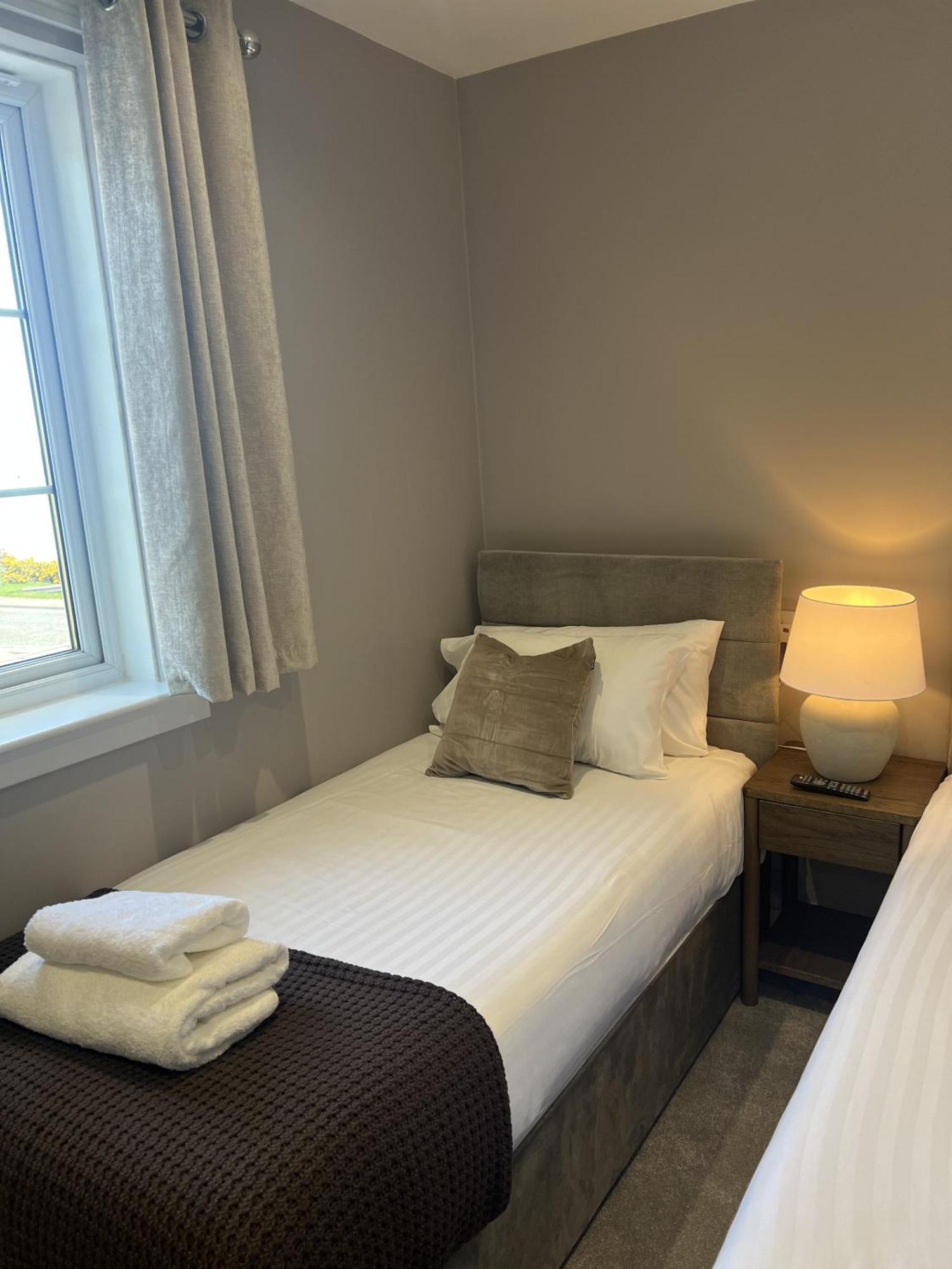 Tuckers Inn Инвергордон Экстерьер фото